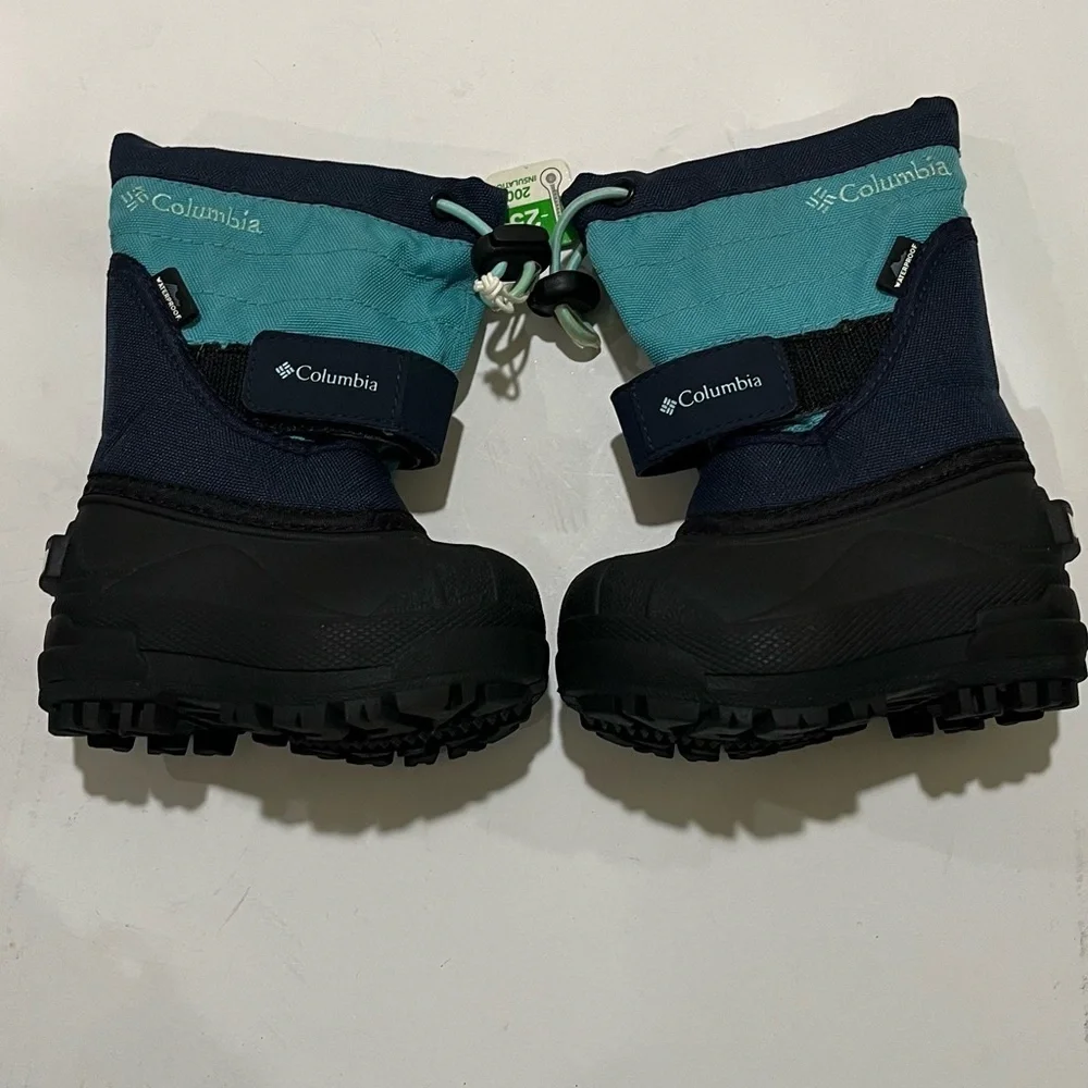 Columbia, baby snow insulated boots NWT. US 4